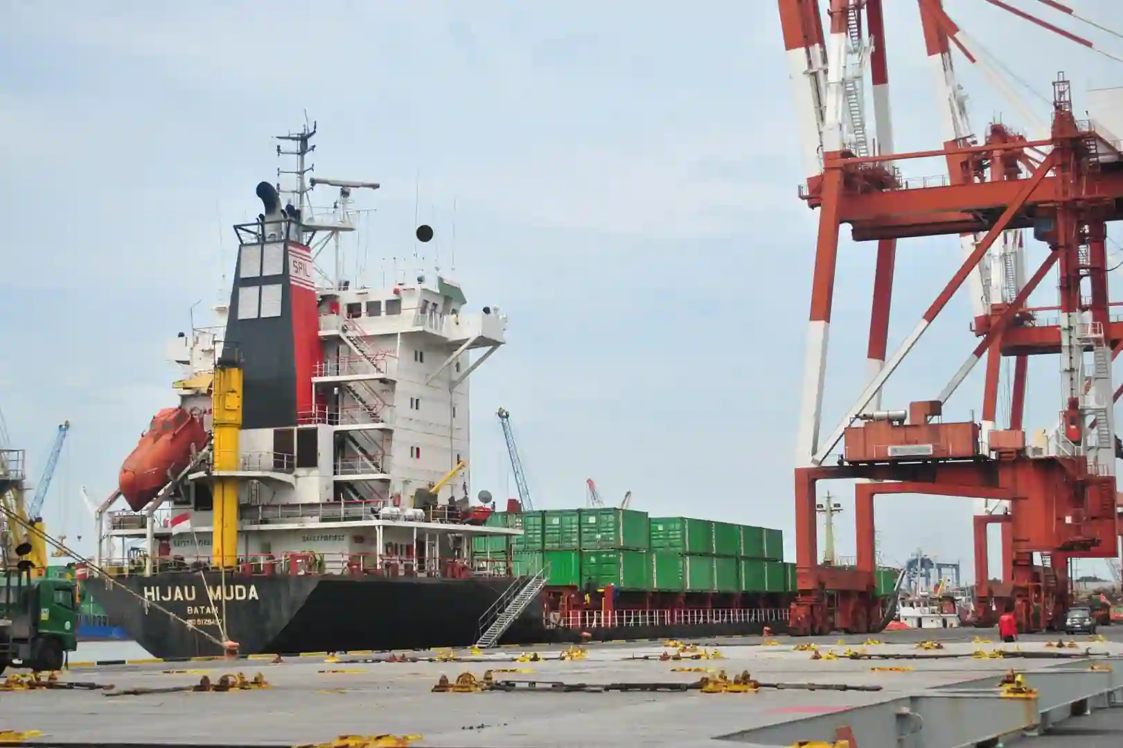 perkapalan kapal sandar PT SPIL